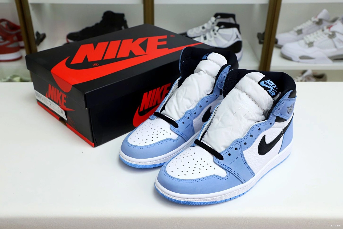 1 'UNIVERSITY HIGH JORDAN OG RETRO AIR 0211